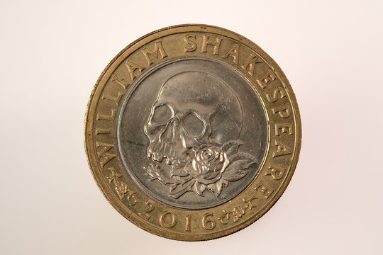 UK Two pound coin showing Skull and Rose