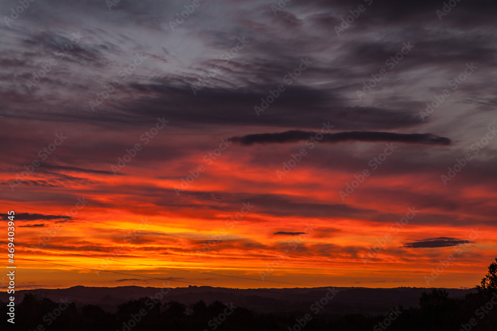 Canvas Prints Brive la Gaillarde (Corrèze, France) - Lever de soleil flamboyant