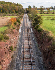 Obraz premium A railway line running through Gettysburg, Pennsylvania, USA on a sunny fall day