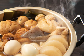 おでん　湯気が立ち上る