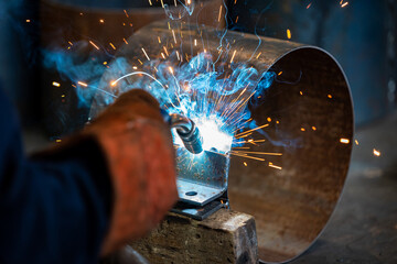 Electric welding of workers in the machine industry