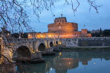 Fototapeta na wymiar Bridge over the Tiber in Rome