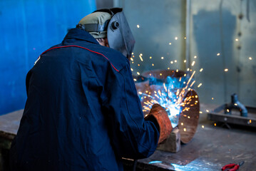Electric welding of workers in the machine industry
