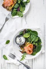 Vegetable hash browns with smoked salmon and leaf salad (low carb)