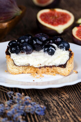 tartlet with cream and blueberries