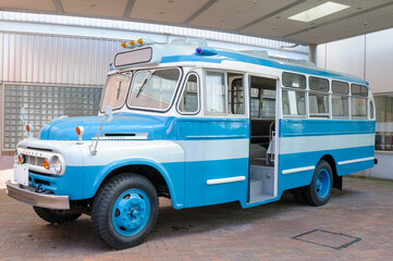 1963年製ビンテージボンネットバス