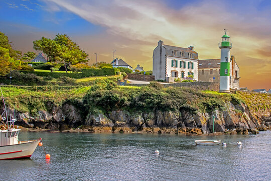 Clohars-Carno&euml;t. Do&euml;lan. Le phare aval Finist&egrave;re. Bretagne	