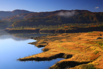 岩手県奥州市　紅葉の奥州湖