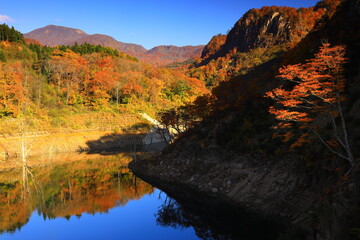 岩手県奥州市　紅葉の奥州湖