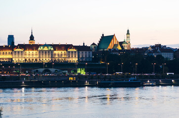 Fototapeta na wymiar POLAND, WARSAW: Evening scenic cityscape view of city old center with Vistula river 