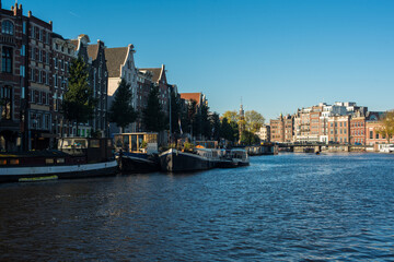 Fototapeta na wymiar boats on the river Amstel 