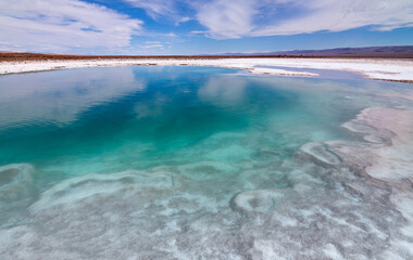 imagen de una de las lagunas escondidas de Baltinache, San Pedro de Atacama. Salar de Atacama. Chile.