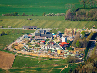 vue aérienne d'un parc à thème à Le Bocasse en Seine Maritime en France