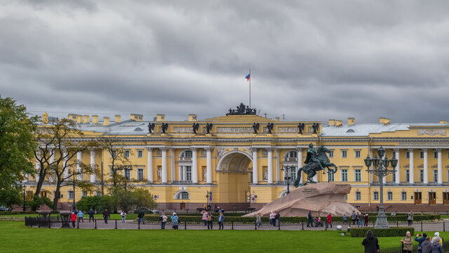 The outstanding architecture of Saint Petersburg. Senate Square and Senate and Synod buildings, an architectural monument of late classicism