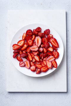 Sugar-coated sliced strawberries