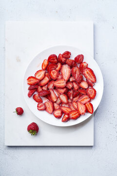 Sugar-coated sliced strawberries