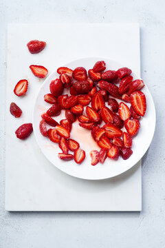 Sugar-coated sliced strawberries