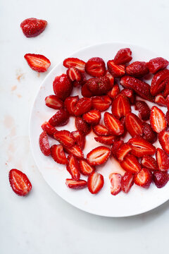 Sugar-coated sliced strawberries