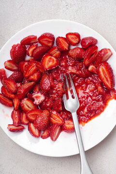 Sugar-coated sliced strawberries