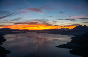 Fototapeta na wymiar Sunrise over Lake Atitlan and Fuego, volcano, Lago Atitlan, Guatemala