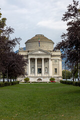 Obraz premium pavilion in the park