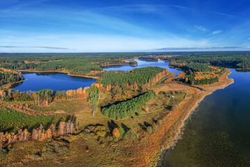 Jesień na Mazurach w północno-wschodniej Polsce - obrazy, fototapety, plakaty