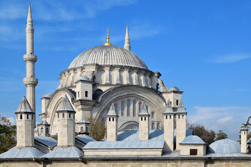 Fototapeta na wymiar NURUOSMANIYE MOSQUE IN CENTRAL ISTANBUL IN TURKEY