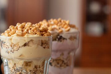protein desserts with skyr and muesli