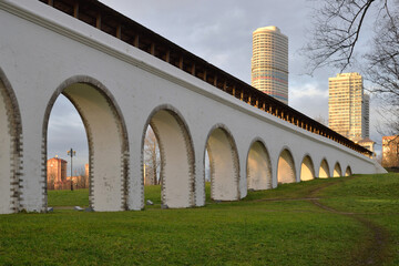 Fototapeta premium Rostokino Aqueduct, also known as Millionny Bridge, stone aqueduct over Yauza River in Rostokino District, built in 1780-1804, Moscow, Russia
