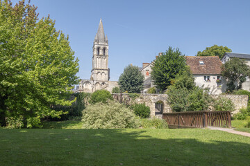 Les chemins de grandes randonnées en France et en Europe. Le chemin de Paris à Compostelle. Voyage à travers le temps.