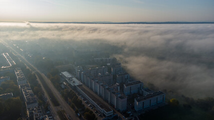 Fototapeta na wymiar Plac Centralny we mgle - Rondo im.Ronalda Reagana we mgle - Ronald Reagan central square in fog