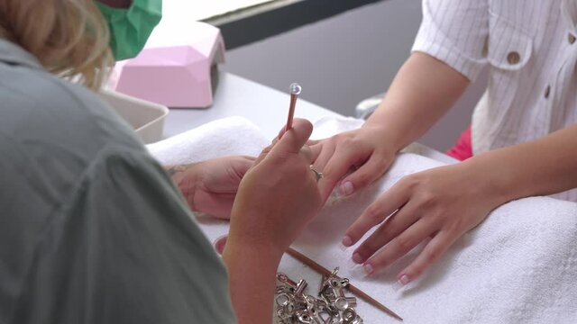Brasilian latin mid woman manicure profesional puting color nails autumn evoque