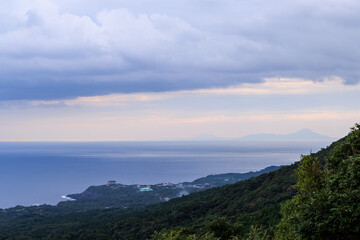 Fototapeta na wymiar 屋久島の南岸から見た海と南西諸島の島々