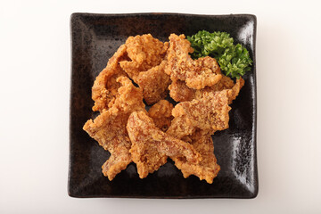 鶏皮のカリカリ揚げ