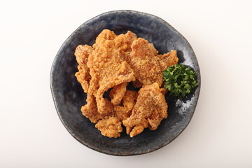 鶏皮のカリカリ揚げ