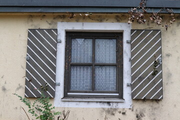 Fensterladen am Fachwerkhaus.
