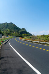 Fototapeta premium Hangzhou Qiandao Lake Mountain Forest Highway