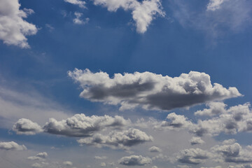 Obraz premium Beautiful blue sky and beautiful white clouds.