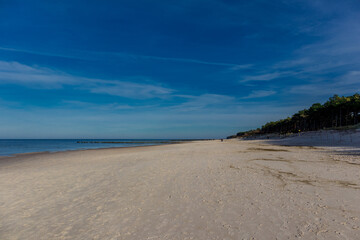 Kleiner Strandspaziergang entlang der Strandpromenade von Dzwirzyno - Polen