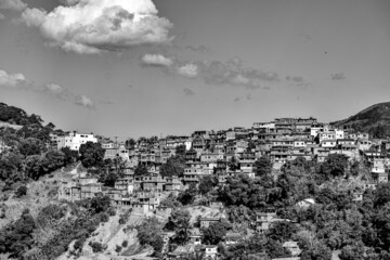 Photograph of low-income peripheral community popularly known as “favela” in Rio de Janeiro, Brazil © @renatopmeireles