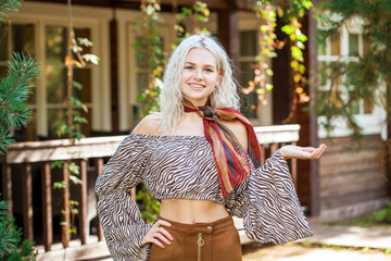 Obraz premium Young happy blonde woman posing