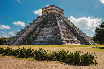 Fototapeta na wymiar Temple of Kukulcan El Castillo at the center of Chichen Itza archaeological site in Yucatan, Mexico.A popular tourist destination in the Yucatan - Chichen Itza complex