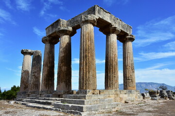 Fototapeta na wymiar ruins of the Apollo Temple in ancient Corinth, Greece