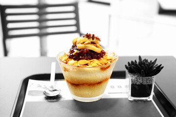 여름철 시원하고 맛있는 알록달록 과일 팥빙수
