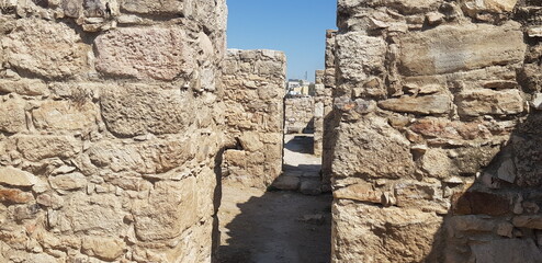 La célèbre citadelle de la ville d'Amman, en Jordanie, tas de ruines dans une zone desertique,...