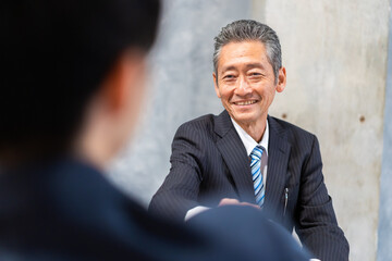 握手をする社長