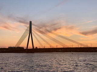 Fototapeta na wymiar sunset on the waterfront