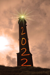2022, der Leuchtturm signalisiert den Jahreswechsel, ein neues Jahr fängt an