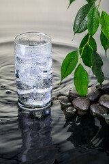 Wasserglas im Wasser