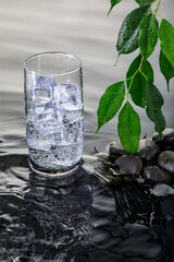 Wasserglas im Wasser
